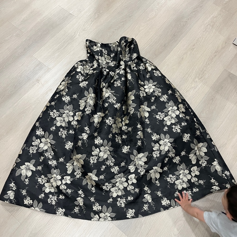Fashion Nova Black and Cream Floral A-Line Skirt